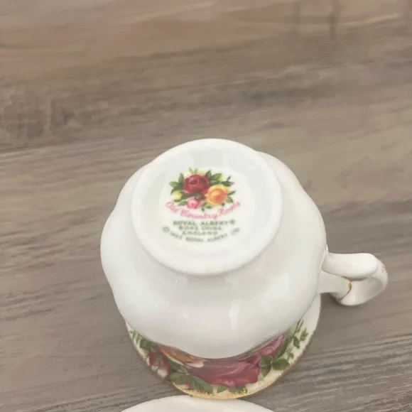 Royal Albert Old Country Roses Demitasse Cup and Saucer Set Floral England - Picture 6 of 8